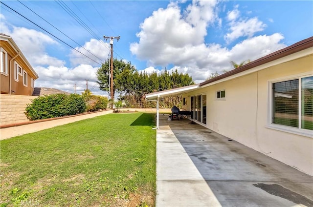 view of yard featuring a patio area