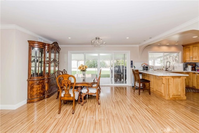 dining area with crown molding, recessed lighting, baseboards, and light wood-style floors