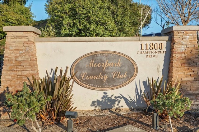 view of community / neighborhood sign