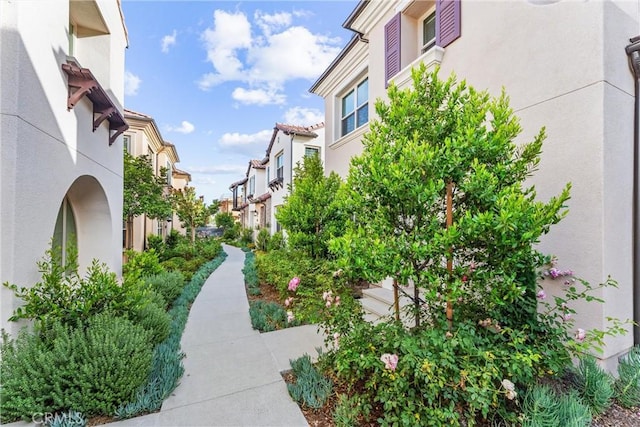 view of property's community featuring a residential view