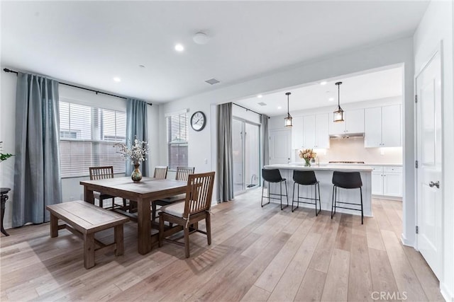 dining space featuring light wood-style flooring, visible vents, and recessed lighting