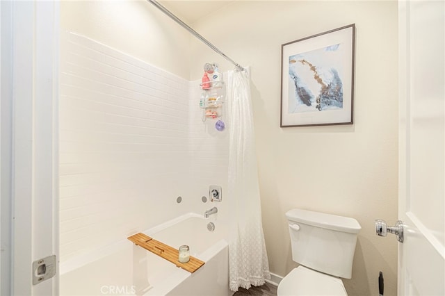 full bath with toilet and shower / bath combination with curtain