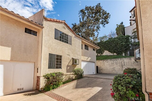 2008 Mathews Ave Unit C, Redondo Beach, CA 90278 - view of property exterior with stucco siding and a patio area