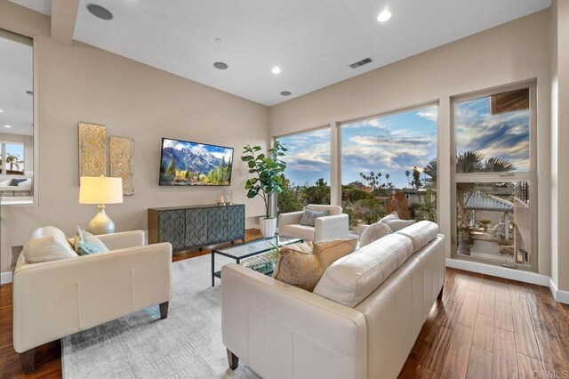 living area featuring recessed lighting, baseboards, visible vents, and wood finished floors