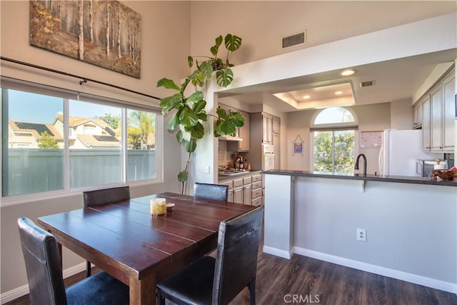 dining area with visible vents, recessed lighting, baseboards, and dark wood-style flooring