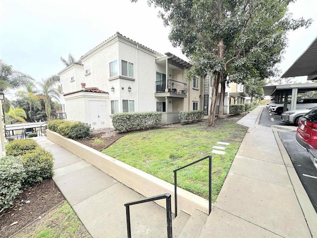 view of community featuring a yard and a residential view