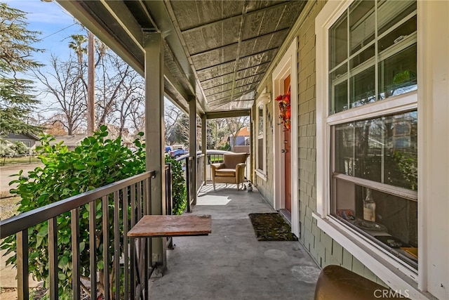 balcony featuring covered porch