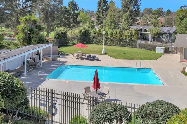 1268 Via, San Jacinto, San Marcos, CA 92078 - community pool with a patio and view of wooded area