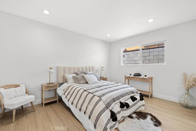 bedroom featuring light wood-style flooring, baseboards, and recessed lighting