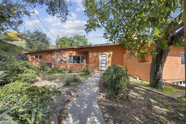 view of front of property featuring stucco siding