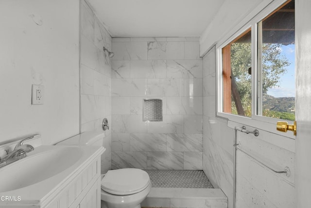 full bathroom featuring a healthy amount of sunlight, tiled shower, and toilet