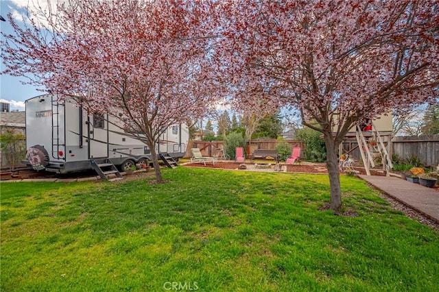 view of yard featuring a fenced backyard