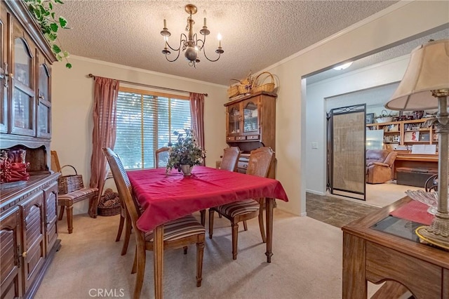 dining area featuring light carpet, crown molding, a textured ceiling, and an inviting chandelier