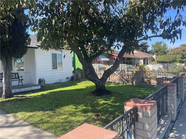 view of yard featuring fence