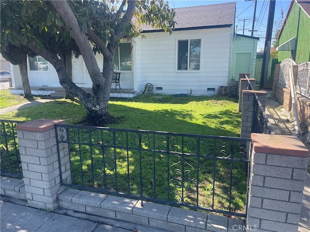 view of front of property featuring a fenced front yard, roof with shingles, crawl space, covered porch, and a front lawn