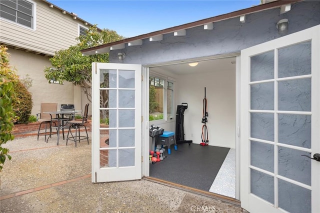 exterior space featuring outdoor dining area