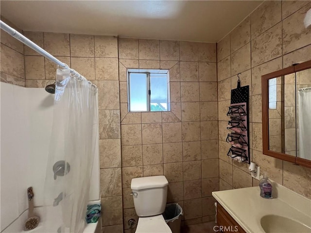 full bathroom featuring shower / tub combo, vanity, and toilet