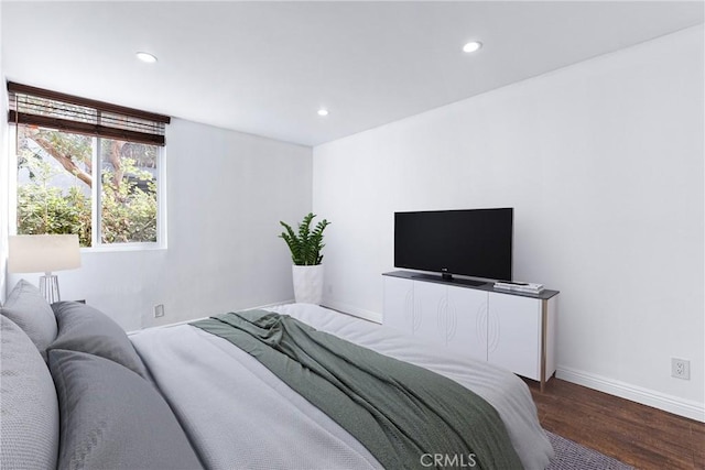 bedroom with recessed lighting, baseboards, and wood finished floors