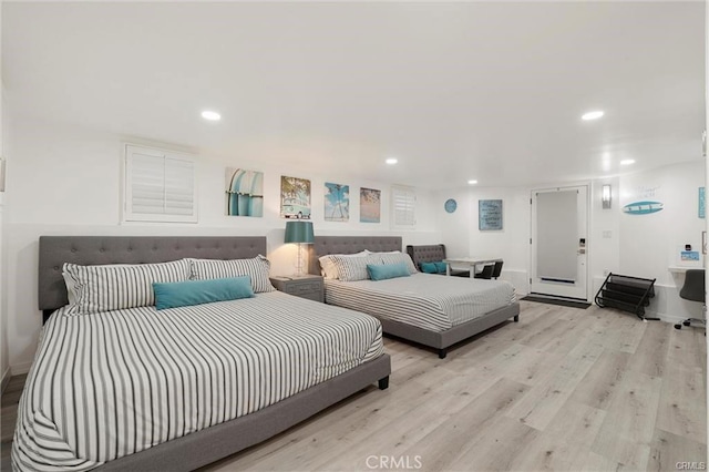 bedroom featuring baseboards, light wood-style flooring, and recessed lighting