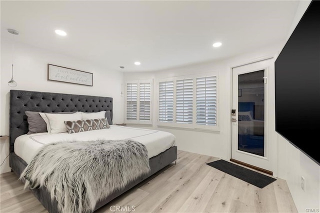 bedroom featuring light wood-style floors and recessed lighting