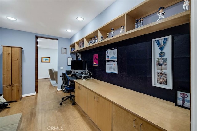 home office featuring baseboards, built in study area, light wood-style flooring, and recessed lighting