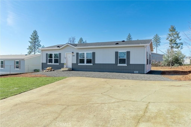 view of front of house with crawl space, driveway, and a front yard