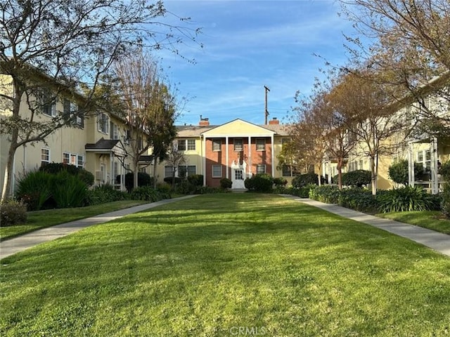 view of front facade with a front lawn