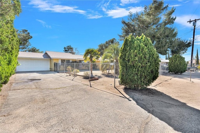 view of front facade featuring a garage, driveway, and fence