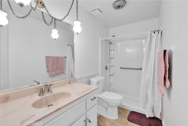 bathroom featuring toilet, vanity, visible vents, and a shower with curtain