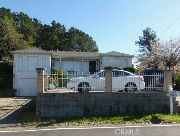 view of front of property with a fenced front yard