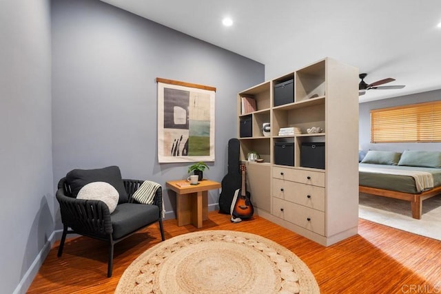 living area with light wood finished floors, baseboards, a ceiling fan, and recessed lighting