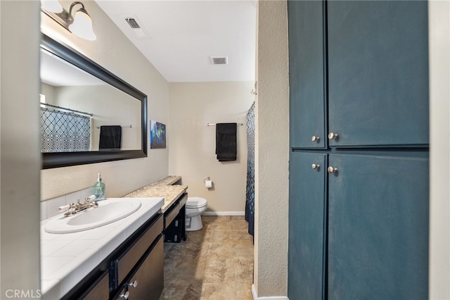 full bath featuring baseboards, visible vents, vanity, and toilet