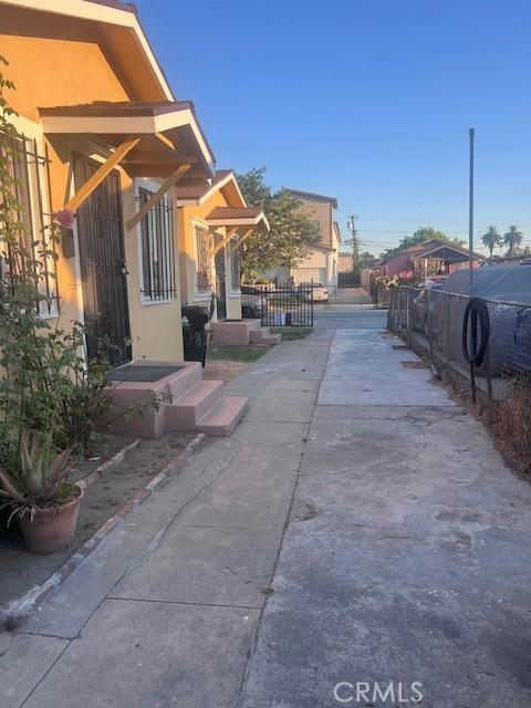 345 E 82nd St, Los Angeles, CA 90003 - photo 2