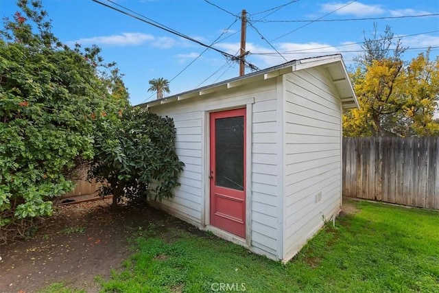 view of outdoor structure with an outbuilding and a fenced backyard