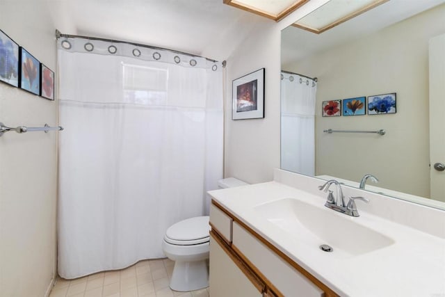 full bath with curtained shower, vanity, and toilet