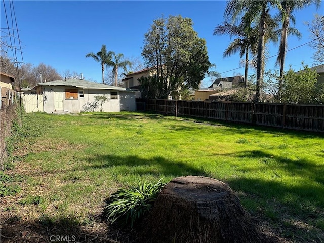 view of yard featuring a fenced backyard