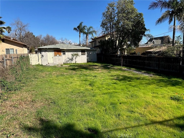 view of yard featuring a fenced backyard