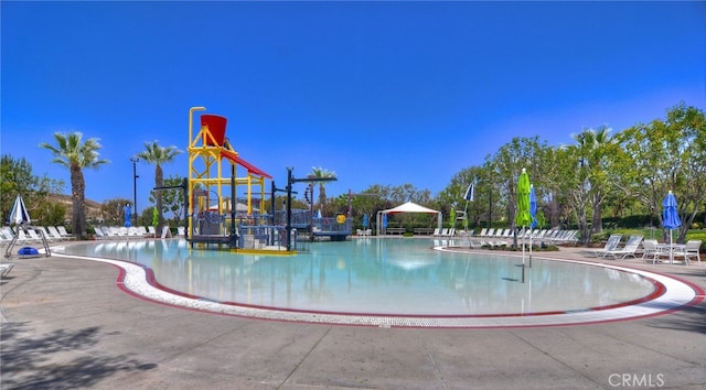 view of swimming pool