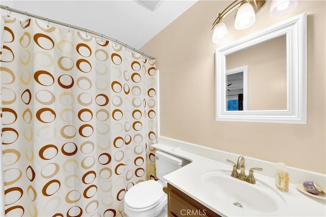 full bath with toilet, a shower with shower curtain, and vanity