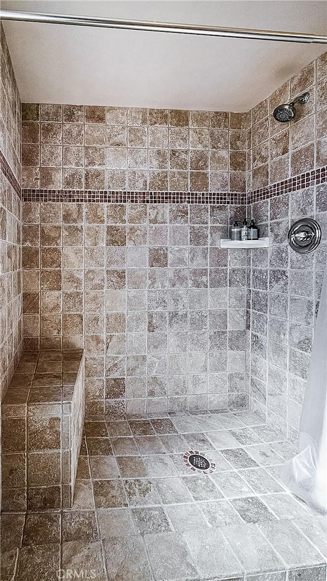 7716 Sunset Rd, Joshua Tree, CA 92252 - bathroom featuring a tile shower