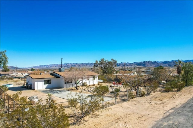 view of front of home featuring fence and a mountain view