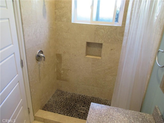 bathroom featuring tiled shower