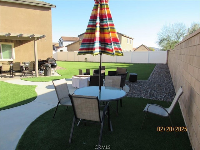 view of patio / terrace with outdoor dining area, a fenced backyard, and grilling area