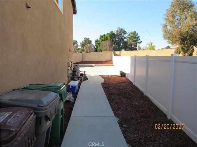 view of yard featuring a fenced backyard