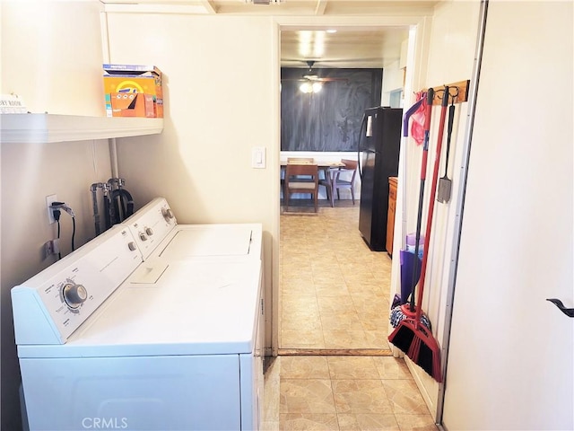 laundry room with laundry area, washer and clothes dryer, and a ceiling fan