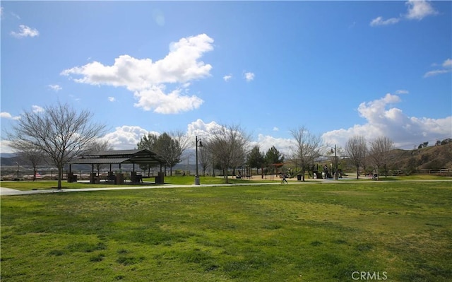 27464 Honeydew Ct, Saugus, CA 91350 - view of property's community featuring a gazebo and a lawn
