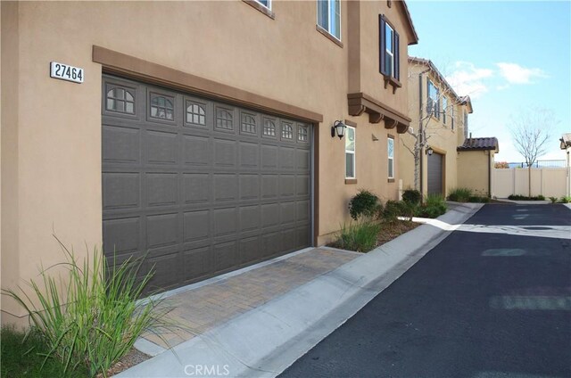 27464 Honeydew Ct, Saugus, CA 91350 - garage with asphalt driveway