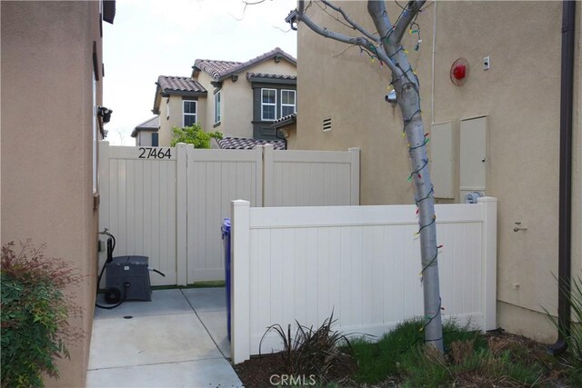 27464 Honeydew Ct, Saugus, CA 91350 - view of property exterior featuring stucco siding