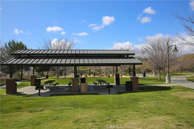 27464 Honeydew Ct, Saugus, CA 91350 - view of community with a gazebo and a lawn