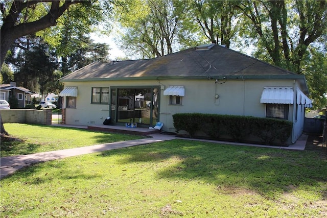 view of front of property with stucco siding and a front yard